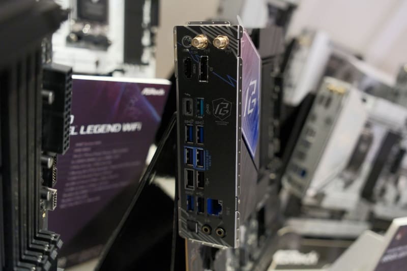 Phantom Gaming B860 Lightning WiFi