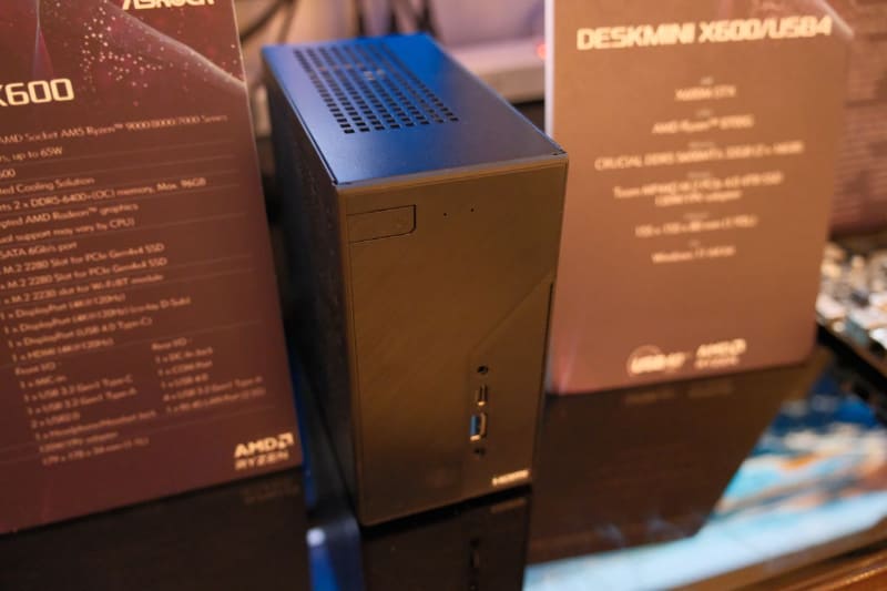 DeskMini X600/USB4