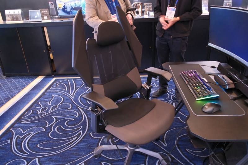 スピーカー内蔵ゲーミングチェアの展示機