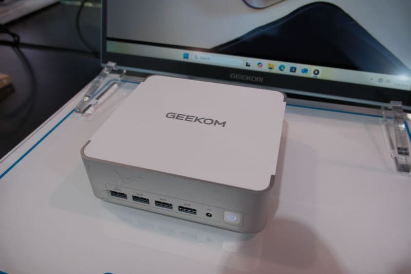 XT1 Mega(Core Ultra 9 185H/7 155H)