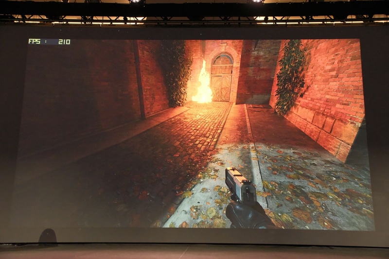 RTX Neural Radiance Cache、左が無効時、右が有効時