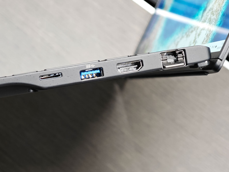 本体の左右ポート