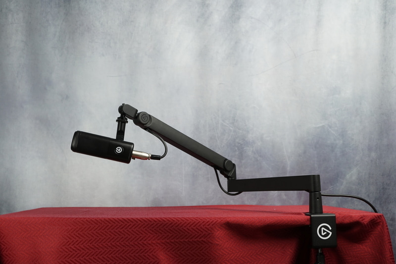 従来の左右回転だけじゃなく、上下の高さもスムーズに調節可能となったMic Arm Pro