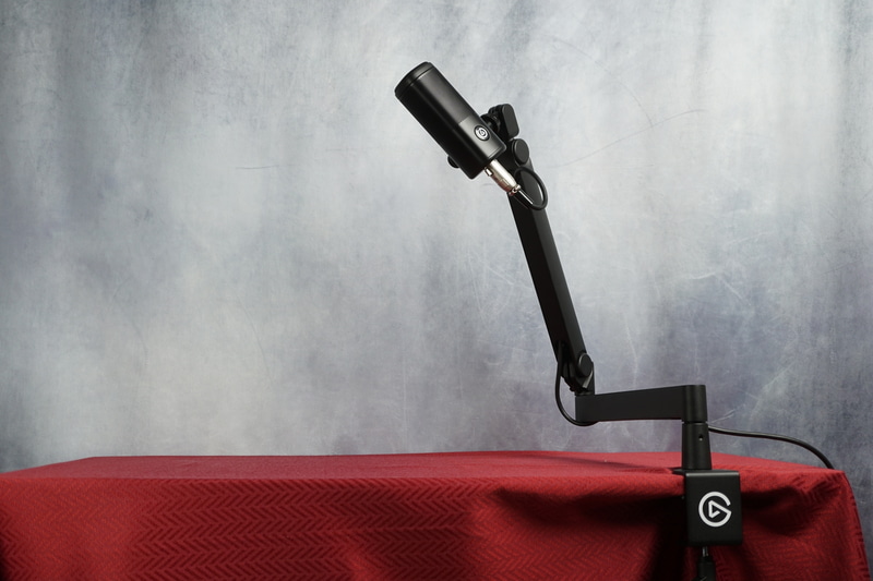 従来の左右回転だけじゃなく、上下の高さもスムーズに調節可能となったMic Arm Pro