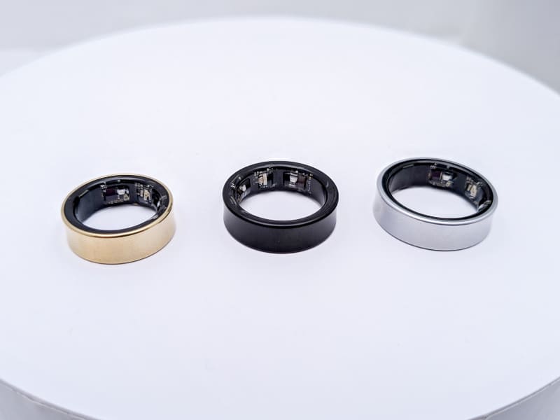 左からチタニウムゴールド、チタニウムブラック、チタニウムシルバー