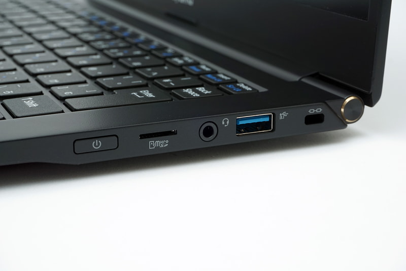 右側面にUSB 3.2 Gen 1、ヘッドセット端子、microSDスロット