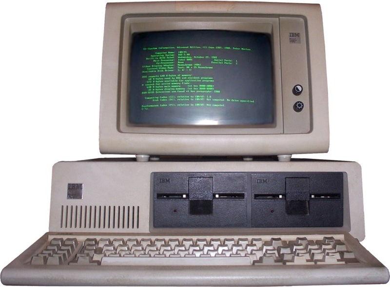 IBM PC<br>出典: <a href="https://commons.wikimedia.org/wiki/File:IBM_PC_5150.jpg" class="n" target="_blank">2004 Dpbsmith, File:IBM PC 5150.jpg</a>, <a href="https://creativecommons.org/licenses/by-sa/3.0/deed.en" class="n" target="_blank">CC BY 3.0</a>