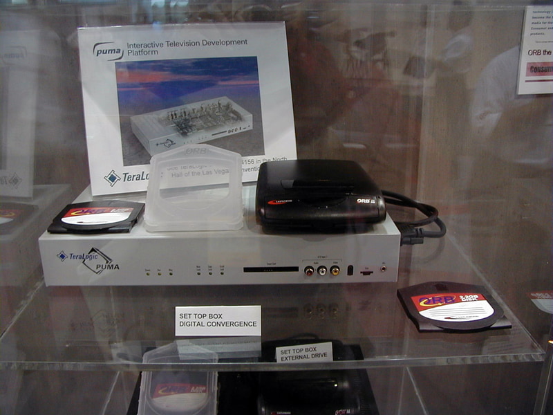 COMDEX/Fall 98におけるORB Driveの展示。これはセットトップボックスと組み合わせたという例である