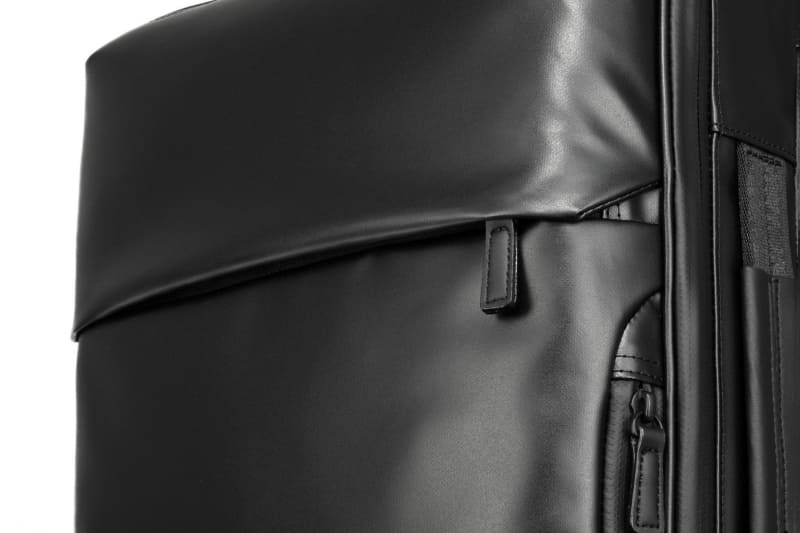 前持ち時に小物を取り出しやすいクイックラウンドポケット