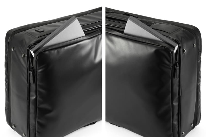 前面にレインガードポケットを搭載