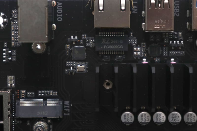 ネットワークコントローラはRealtekのRTL8125BGで、2.5Gigabit Ethernetに対応する