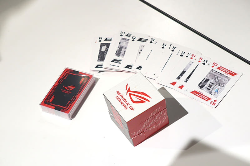 神経衰弱に参加すればこのトランプが参加賞としてもらえるほか、優勝者はルービックキューブをプレゼントするとのこと