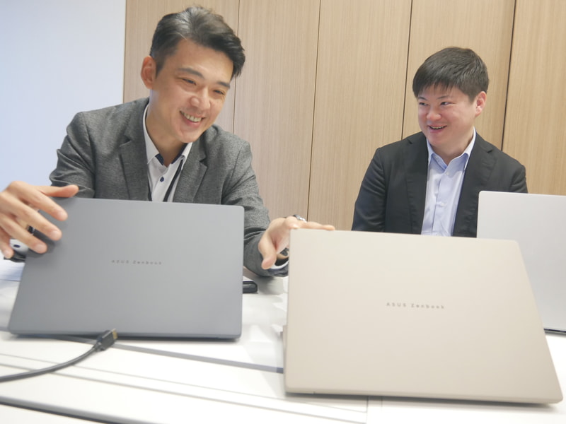 取材ではZenbook SORAの実機を前にこだわりを語ってくれた