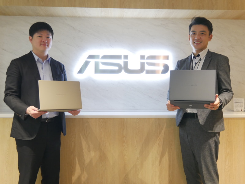  ASUS JAPANのアルヴィン・チェン社長(右)と、ASUS JAPANコンシューマービジネス事業部統括部長のデイヴィッド・チュウ氏