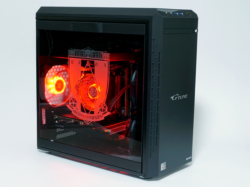 浦和レッズオフィシャルゲーミングPC「G TUNE DG-A7A60-URDS」。直販価格は21万7,800円から。本体がホワイトカラーのモデルも用意されている