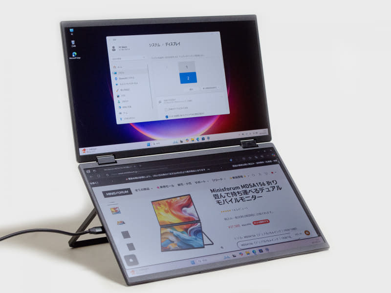 上下別々の2画面。上下合わせて1,920×2,160ドットは扉の写真参照