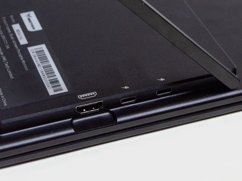 左側面。HDMI、USB Type-C×2