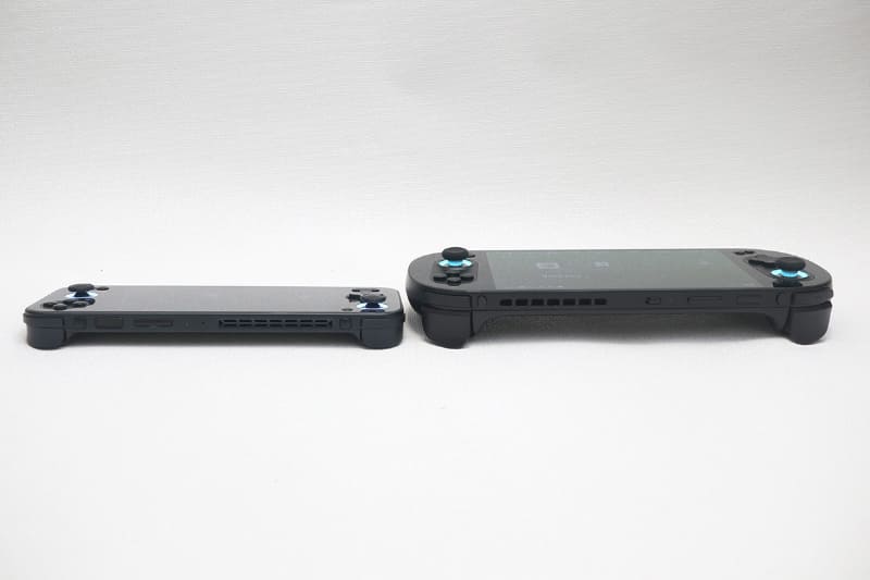 AYANEO Pocket Sよりディスプレイが一回り大きいだけでなく、厚み(グリップ)も大きく増した