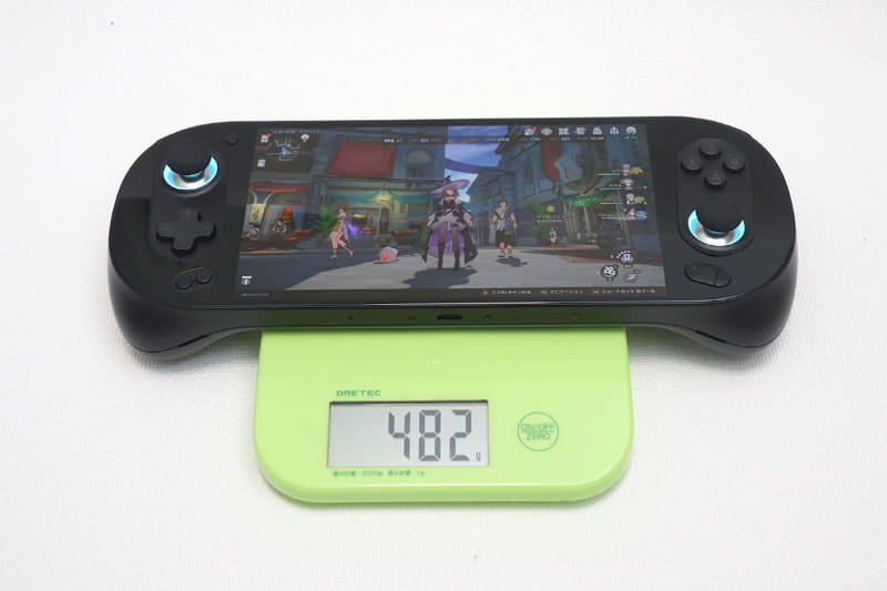 AYANEO Pocket EVOの重量は482g。この数字だけ聞くとやや身構えてしまうが……