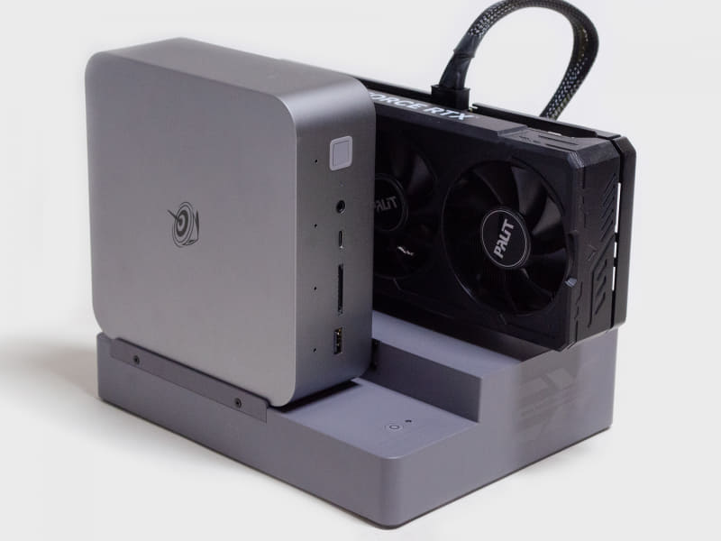 GPUと電源ケーブルを接続して完成！GeForce RTX 4060Ti(16GB)なのでGPU用の8pinコネクタを1つ使用