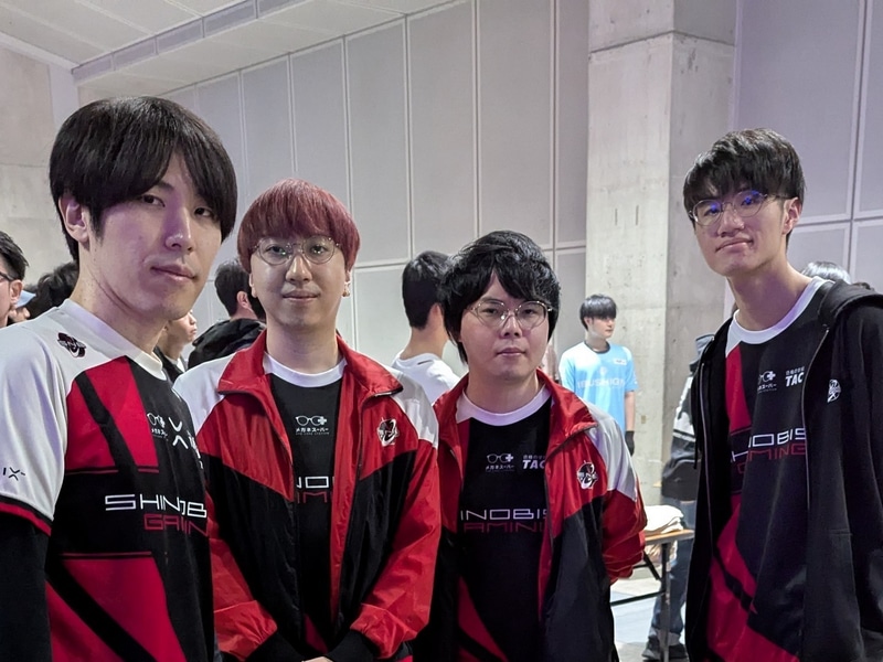 2月末で活動を終了する忍ism Gamingのメンバーたちにも1枚撮らせてもらった