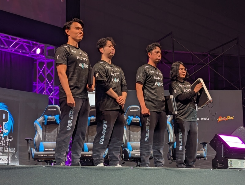 Yogibo REJECTのメンバーは左からリーダーのときど、あきら、鶏めし、LeShar