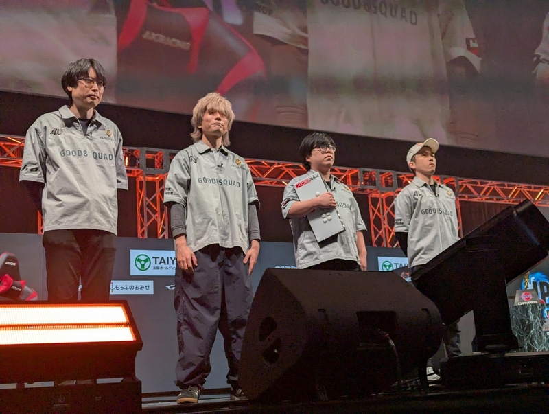 Good 8 Squadのメンバーは右奥からリーダーのガチくん、カワノ、ぷげら、YHC-餅