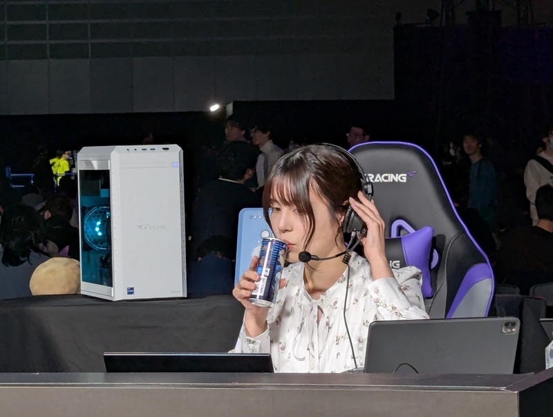 2巡目終了後のインターバル開始直後には、実況席にG-STAR Gaming所属のかすみんこと芦澤佳純氏がやってきて、SAMURAI ENERGYのおいしさをアピールしていった