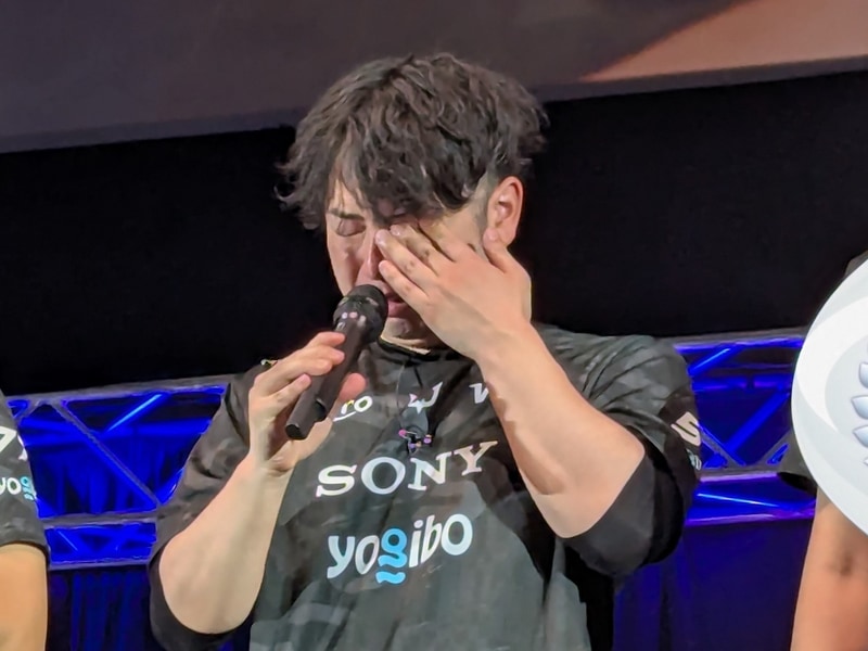 チームに恩返しがしたかったと涙を見せるあきら