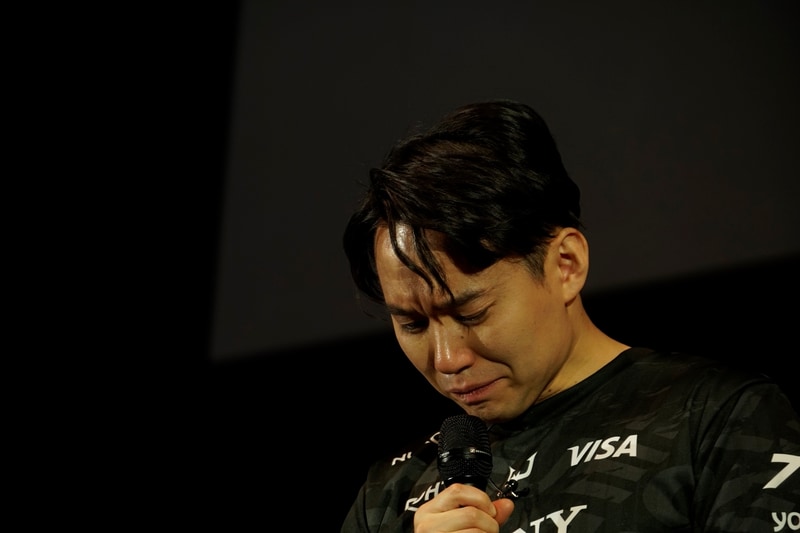 自身の挨拶では気丈にふるまったときどだったが、チームリーダーとしての挨拶でファンに向けてのメッセージを語っているうちに感極まったのか涙を見せていた