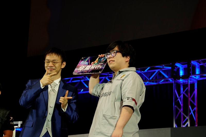 年間MVPはカワノが勝ち取った。おまけに結婚報告と子ども誕生の報告まで今日はとにかくカワノの1日だった印象だ