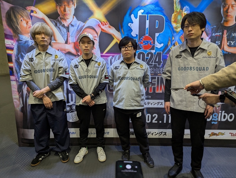 配信終了後のインタビューの様子