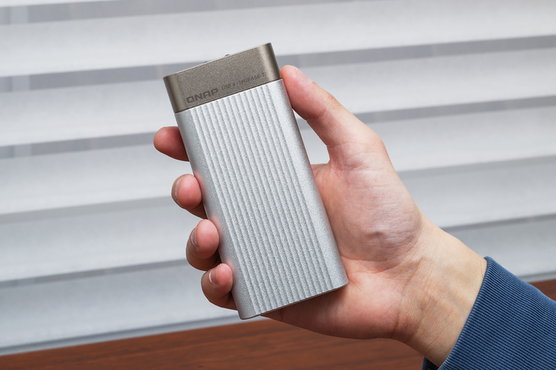 持ち運びが容易で、ほかのPCで使いたいときには流用もできる