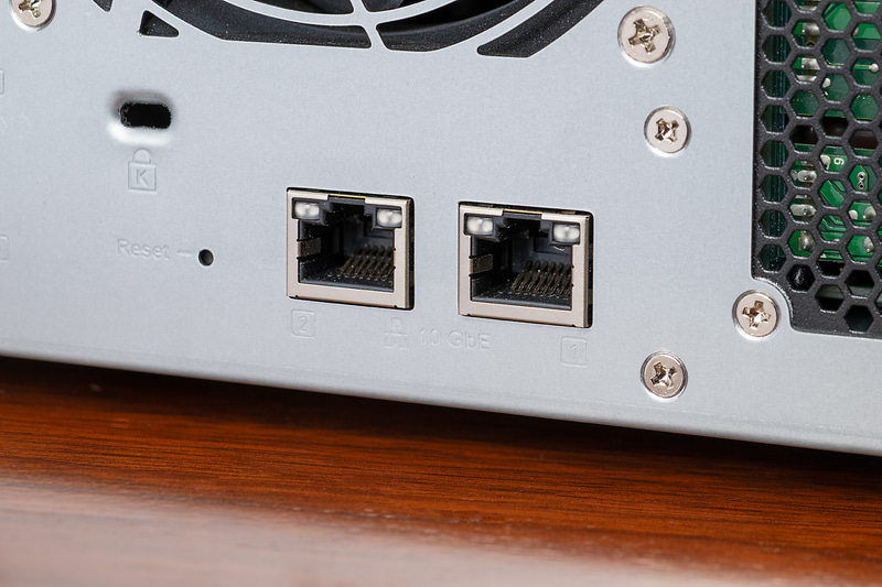 10GbEポートを標準で2つ装備