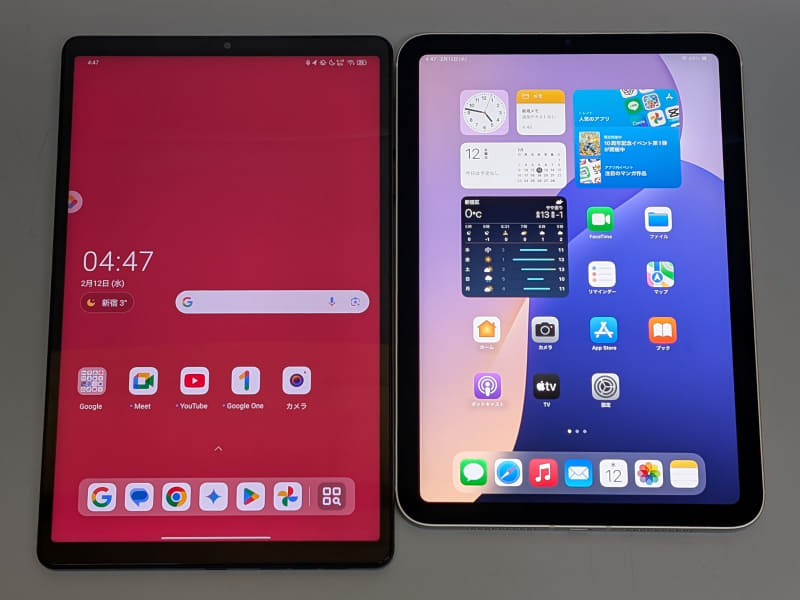 左が本製品、右がiPad mini。本製品はワイドサイズということもあり天地に長く、一方で横幅は短い