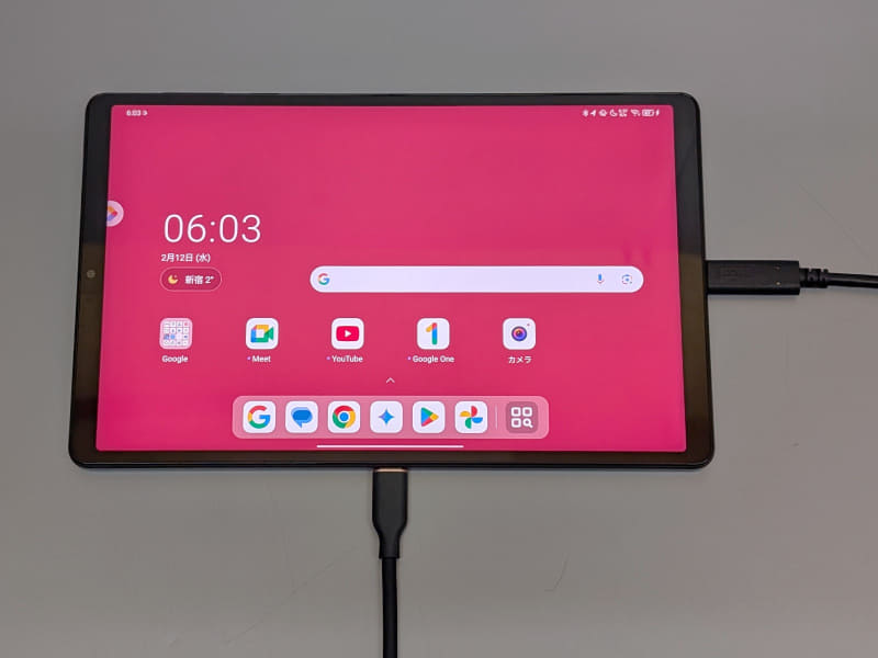 USB Type-Cポートは底面と右側面の2個所に搭載する