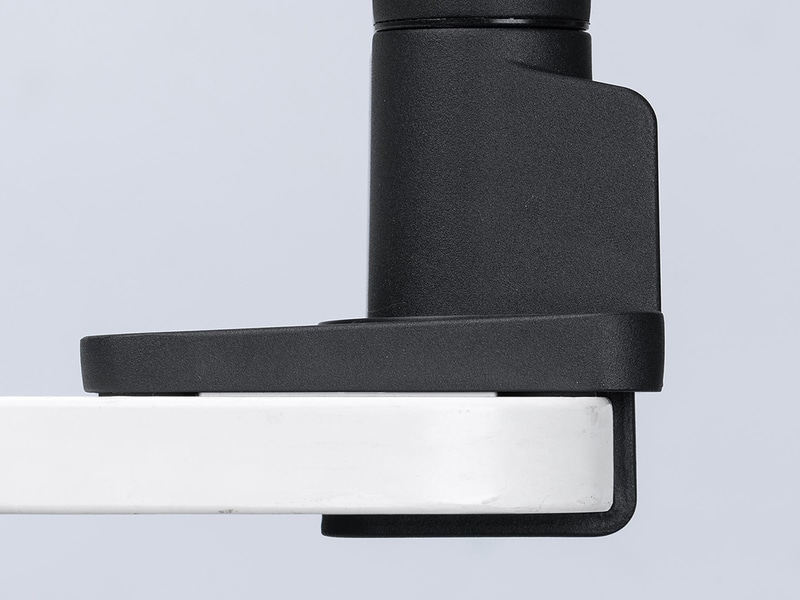 天板下の出っ張りが6mmの薄型クランプ