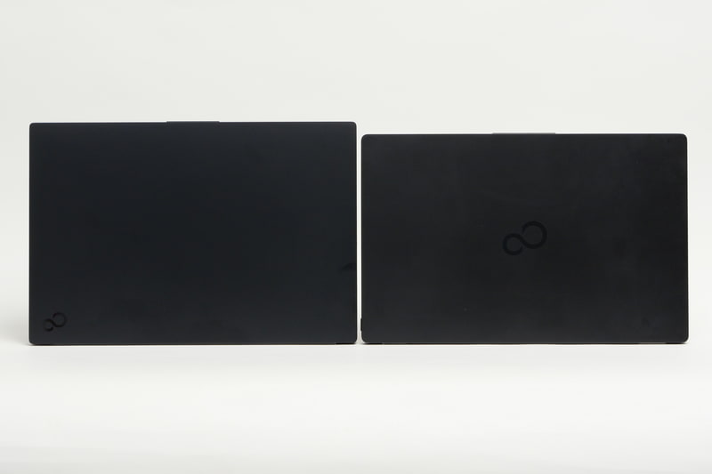 天板側からサイズを比較。こう見ると奥行きが結構大きくなった印象だが、もちろん許容範囲だ