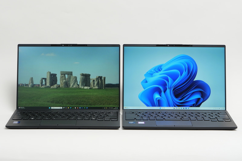 別途借用したFMV Zero(右)との比較。筐体は同じなので、並べると全く同じに見える