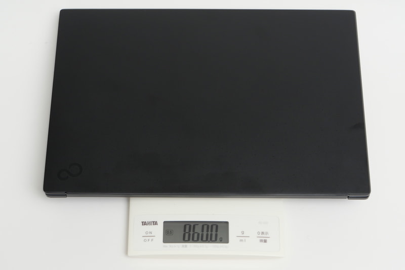 それに対しWU1-K1の実測の重量は860gと、8.5gだが軽い。とはいえ持ち比べて分かるほどではない