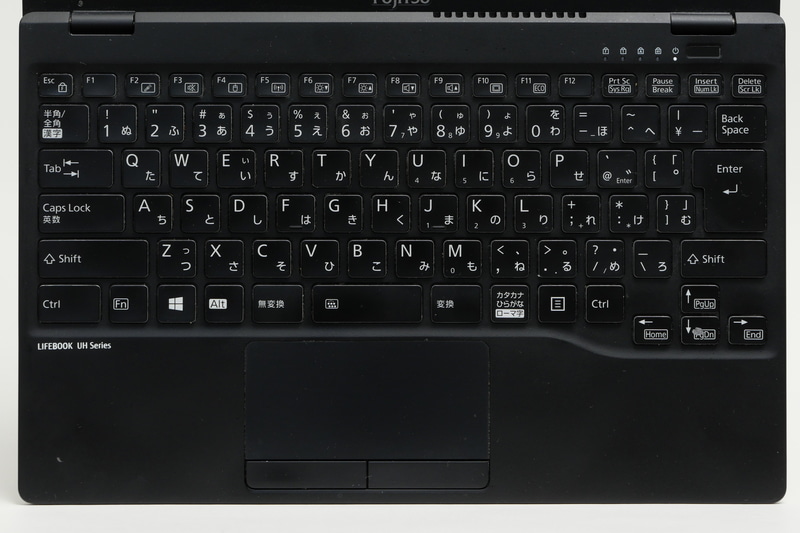 WU2/E3のキーボード。カナ表記や日本語表記があるため、ややうるさく感じる
