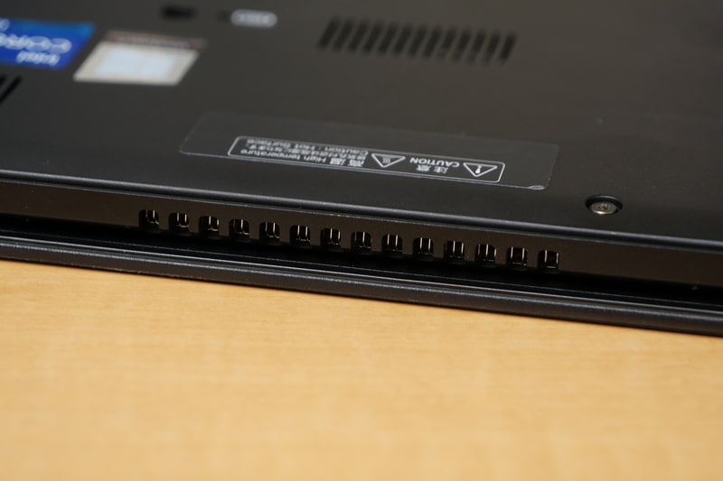 WU2/E3のCPUクーラー排気口は、本体背面に用意