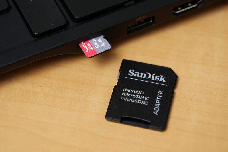 メモリカードスロットがmicroSDカードスロットとなったことで、デジタルカメラから写真を転送する場合にmicroSDカードをアダプタから取り出すアクションが増え、少々不便になった