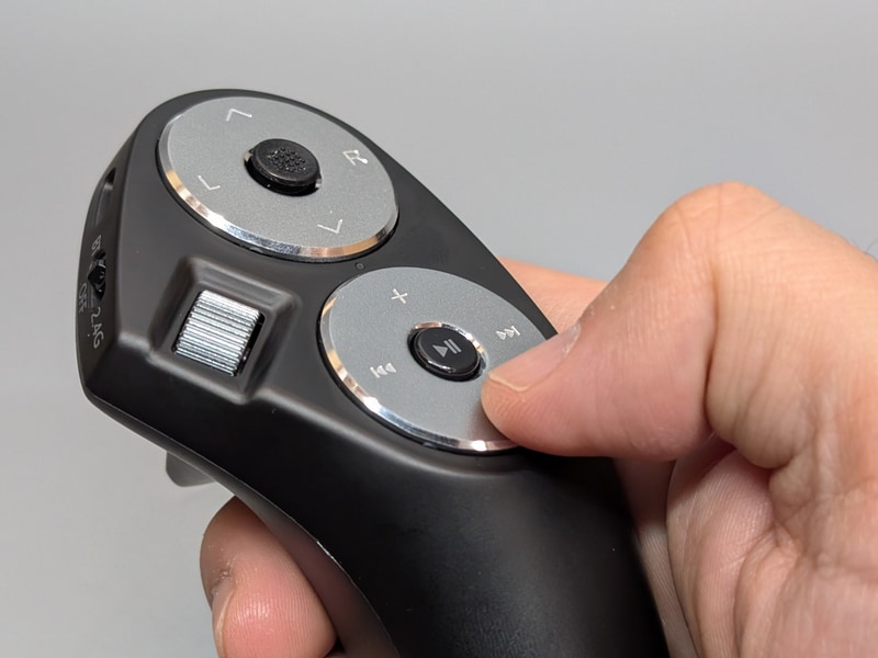 Androidアプリの多くでは、音量キー(下側コントローラの上下ボタン)でページめくりが行なえる