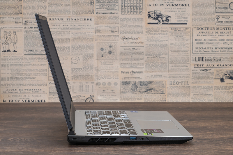 USB 3.2 Gen 1、3.5mmコンボジャックを装備