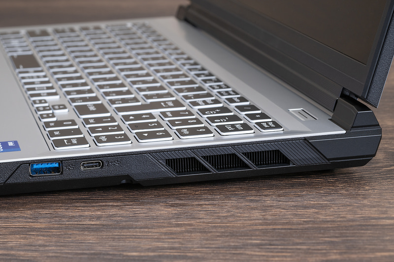 USB 3.2 Gen 2、USB 3.2 Type-C(PD対応)を装備