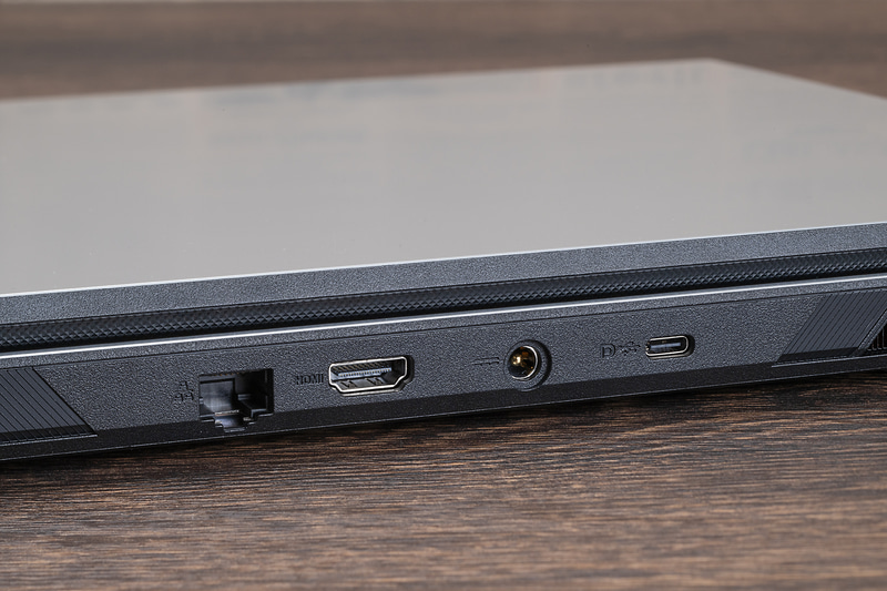 Gigabit Ethernet、HDMI、USB 3.2 Gen 2 Type-C(DP Alt対応)を装備