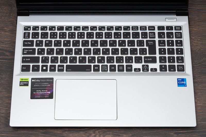 キーピッチは約19mm、キーストロークは約1.3mm