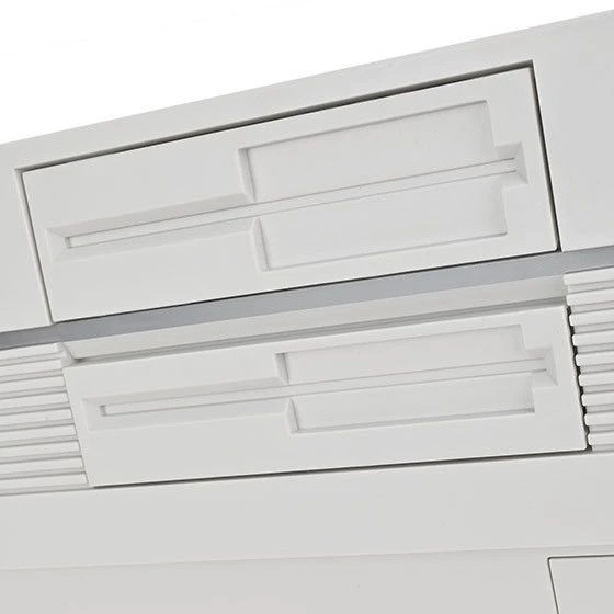 フロッピードライブを模した光学ドライブベイカバー