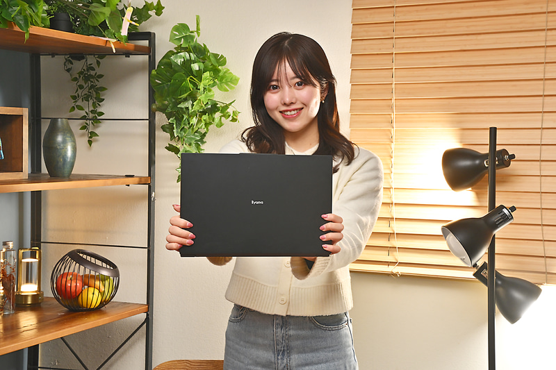 女性でも軽快に持ち運ぶべることを考えると、ノートPCの重量は1kg切りを基準としよう